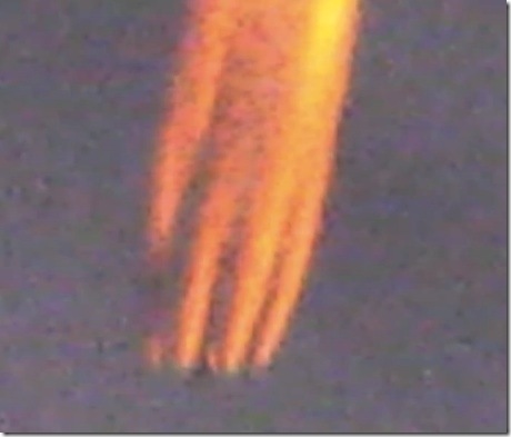 YouTube_-_photos_that_go_with_video_of_UFO___Plane___Meteor___Berlin_Germany_Feb__11-20110213-102516